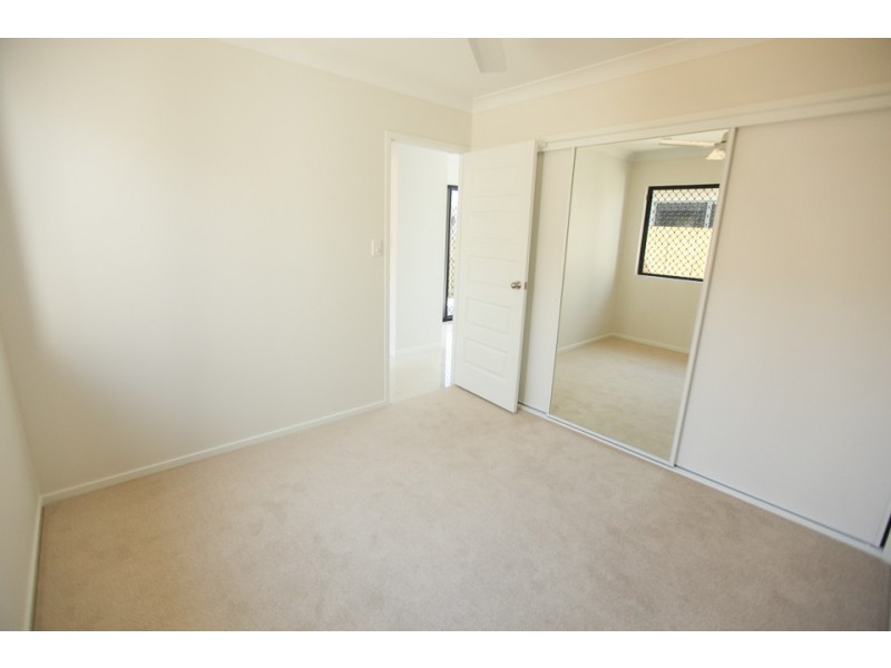 2/65 Caroval Drive, Rural View QLD 4740