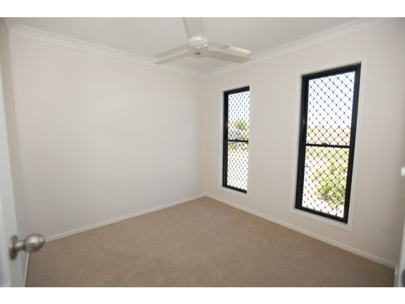 2/65 Caroval Drive, Rural View QLD 4740