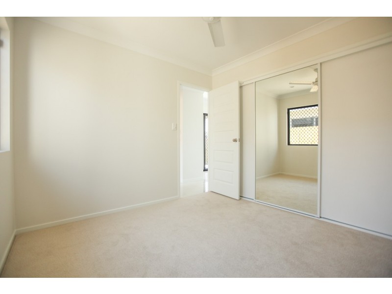 2/65 Caroval Drive, Rural View QLD 4740