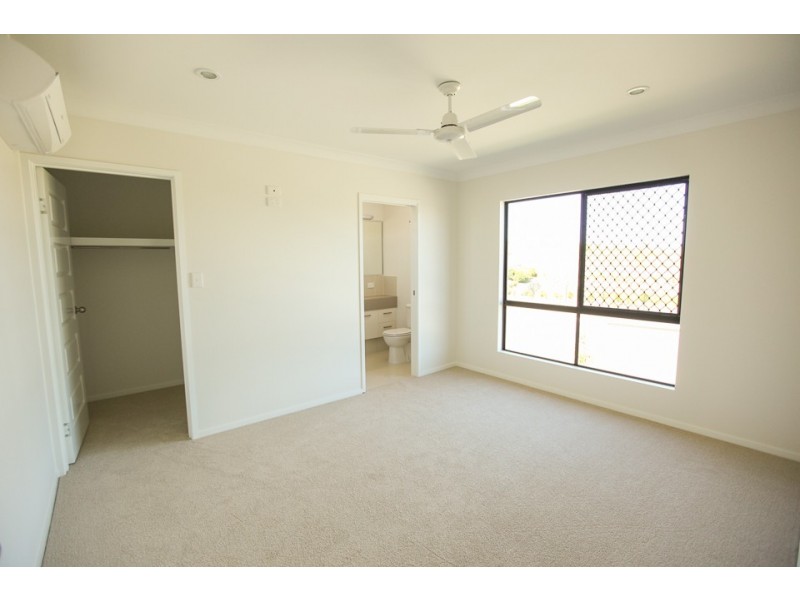 2/65 Caroval Drive, Rural View QLD 4740