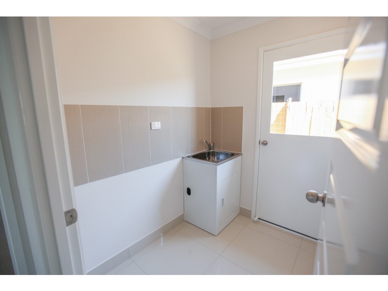 2/65 Caroval Drive, Rural View QLD 4740