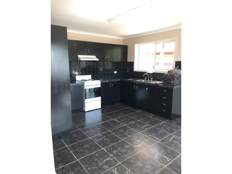 8 Azalea Court, Beaconsfield QLD 4740
