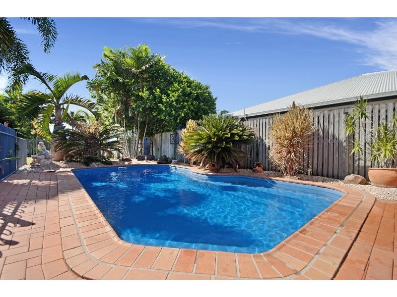 34 Adair Court, Rural View QLD 4740