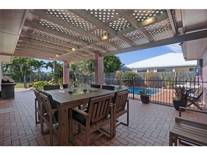 34 Adair Court, Rural View QLD 4740