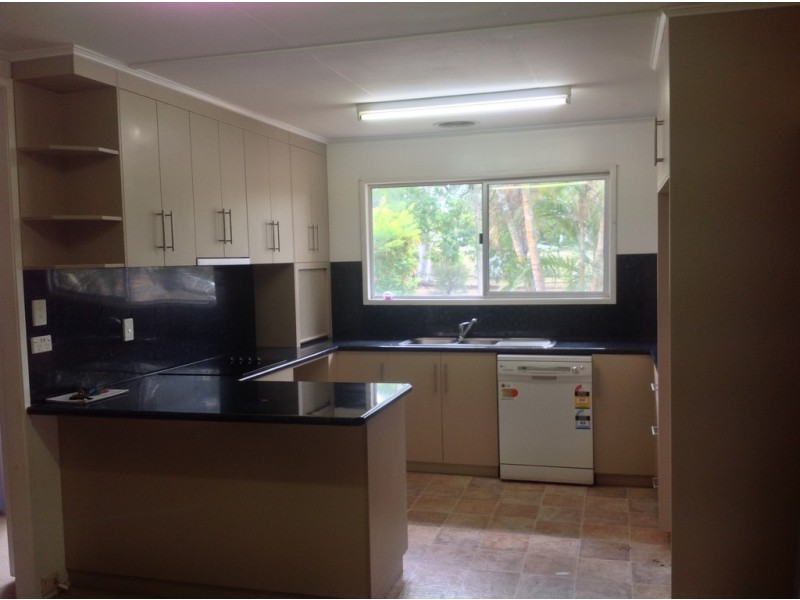 11 Murphy Street, Dysart QLD 4745