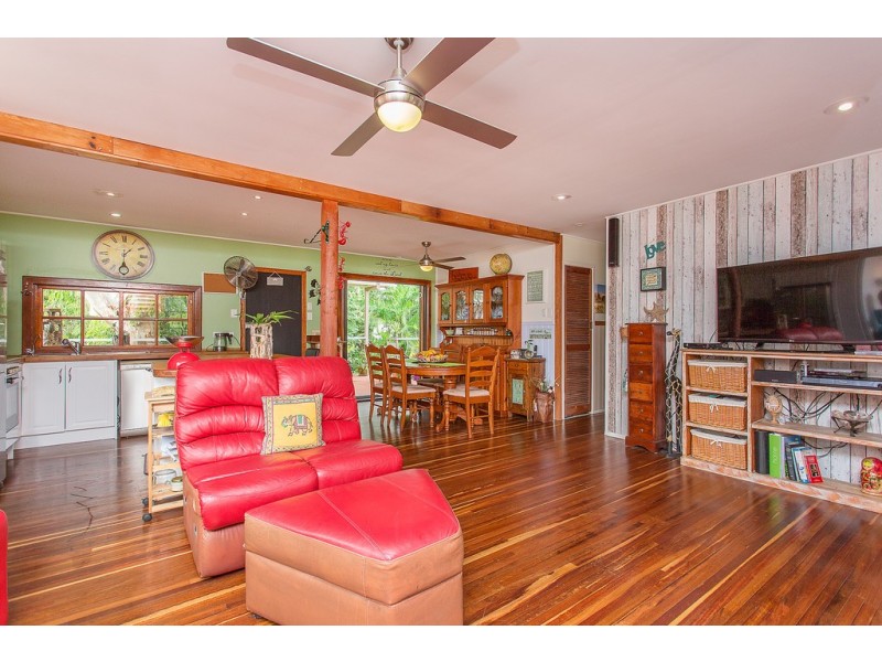 1 Penguin Street, Slade Point QLD 4740