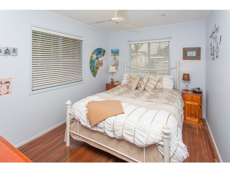 1 Penguin Street, Slade Point QLD 4740