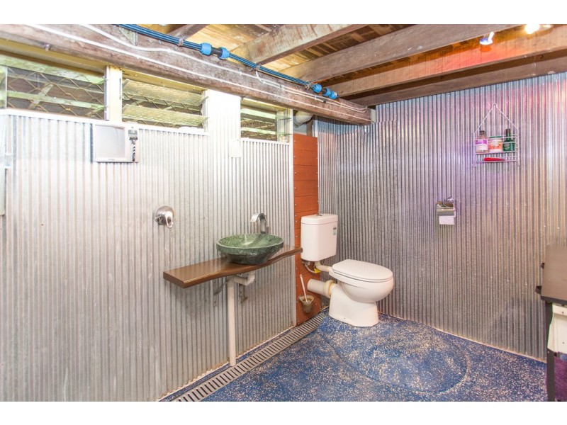 1 Penguin Street, Slade Point QLD 4740