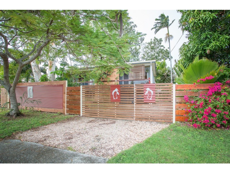 1 Penguin Street, Slade Point QLD 4740