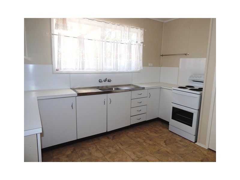 10 Fraser Court, Dysart QLD 4745