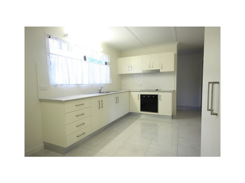1 Houdewind Street, Eimeo QLD 4740