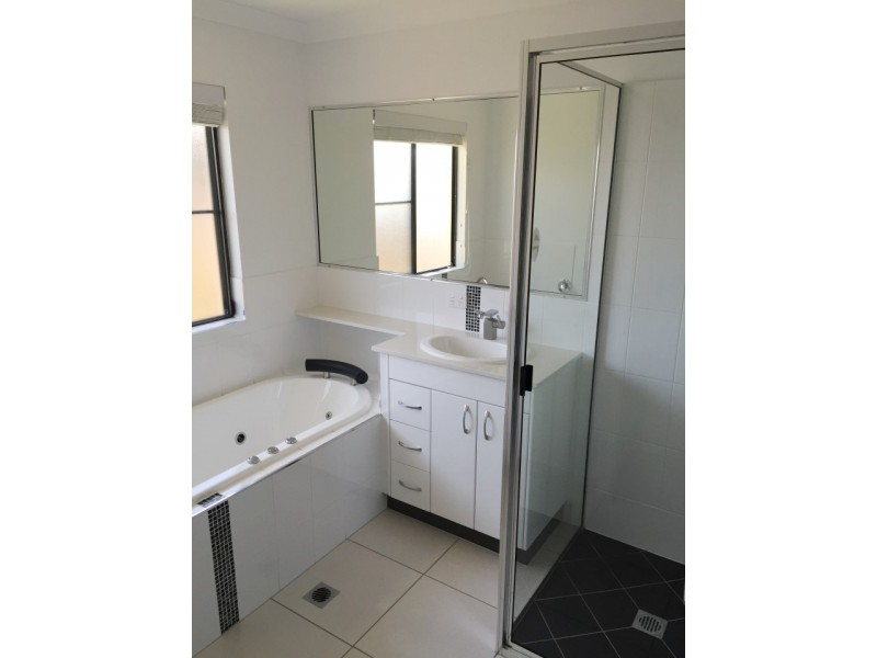 12 Makybe Diva Drive, Ooralea QLD 4740