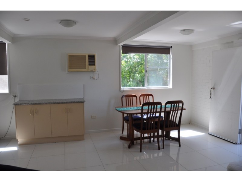 2/235 Bridge Road, South Mackay QLD 4740