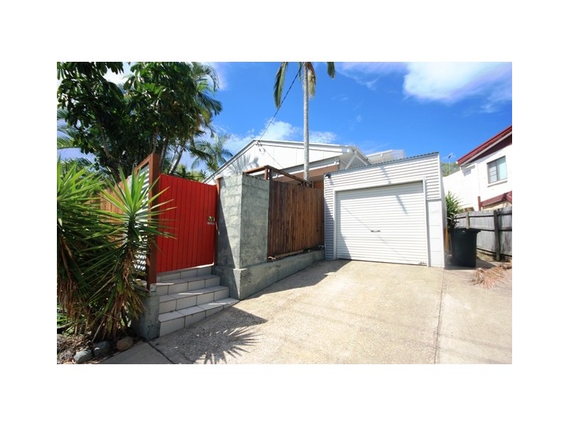 102 Mango Avenue, Eimeo QLD 4740