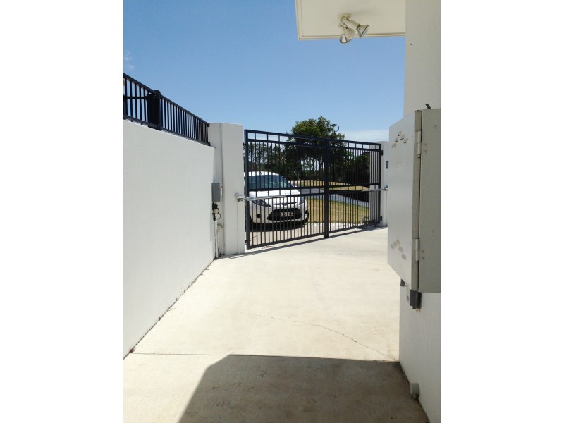 73 Cinnamon Drive, Glenella QLD 4740