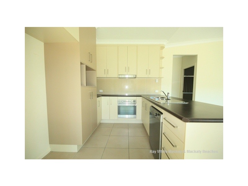 83 Village Cct, Eimeo QLD 4740