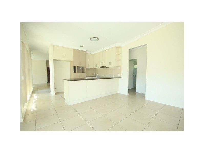 83 Village Cct, Eimeo QLD 4740