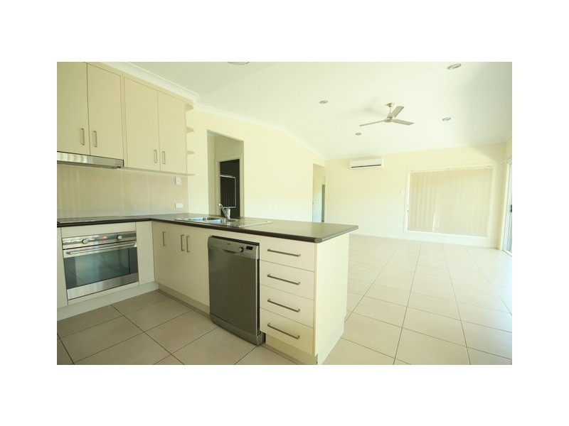 83 Village Cct, Eimeo QLD 4740