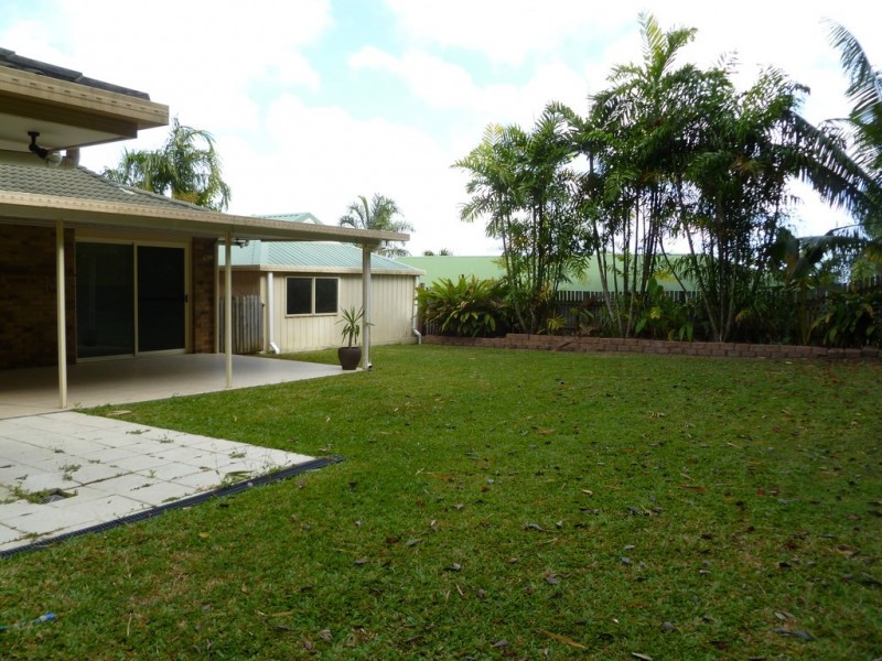 13 Hillcrest Street, Eimeo QLD 4740
