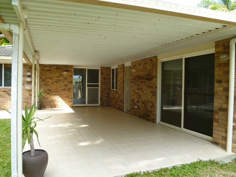13 Hillcrest Street, Eimeo QLD 4740
