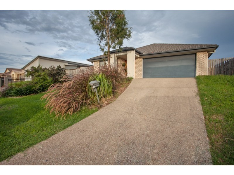 8 Crestview Crescent, Bucasia QLD 4750