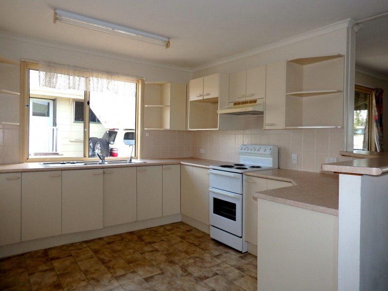 31 Yeates Crescent, Dysart QLD 4745