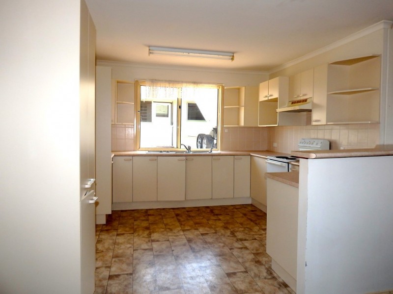 31 Yeates Crescent, Dysart QLD 4745