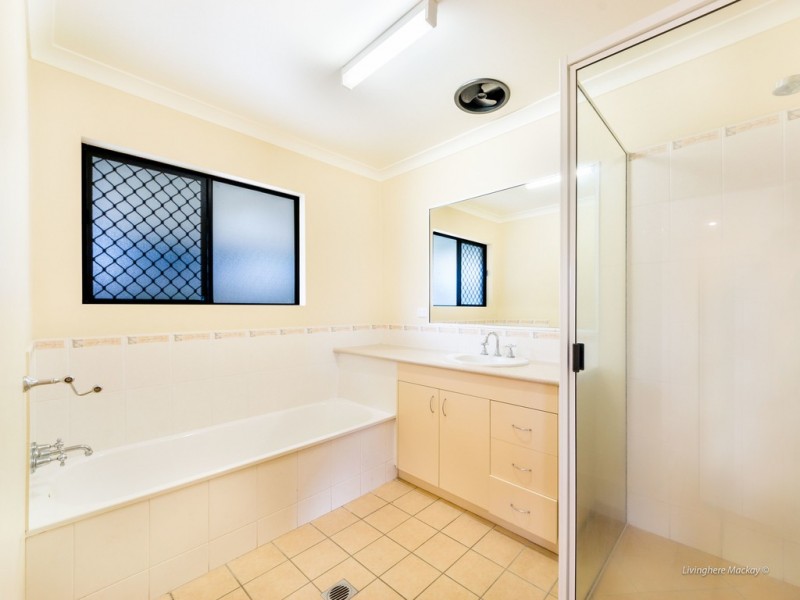 9 Dustwill Street, Eimeo QLD 4740