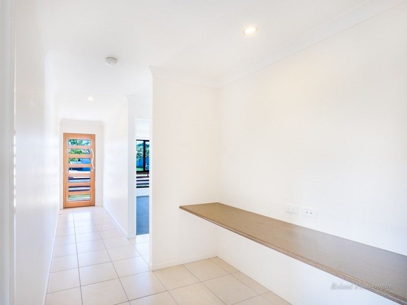 8 Montgomery Street, Rural View QLD 4740
