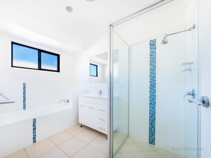 8 Montgomery Street, Rural View QLD 4740