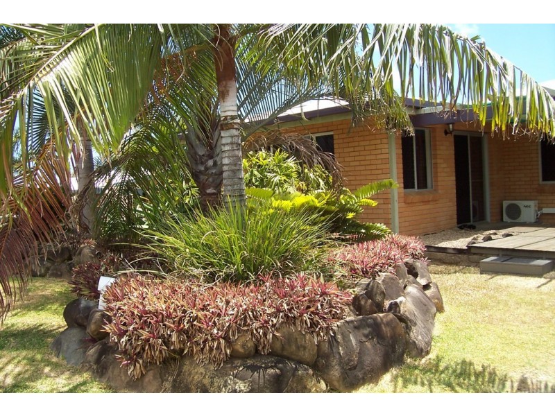 8 Adair Court, Rural View QLD 4740