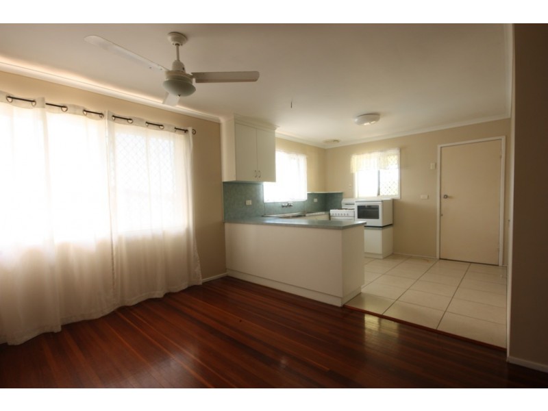 8 Adair Court, Rural View QLD 4740