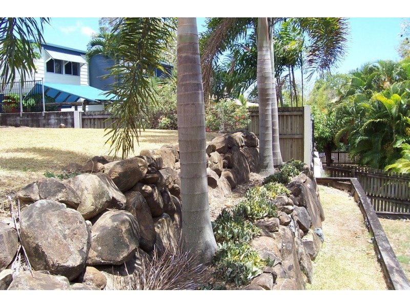 8 Adair Court, Rural View QLD 4740