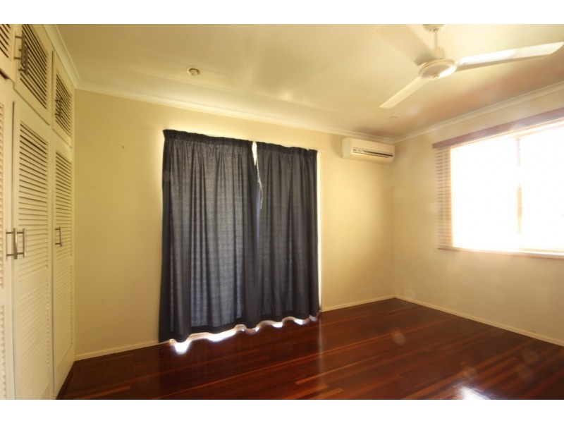 8 Adair Court, Rural View QLD 4740