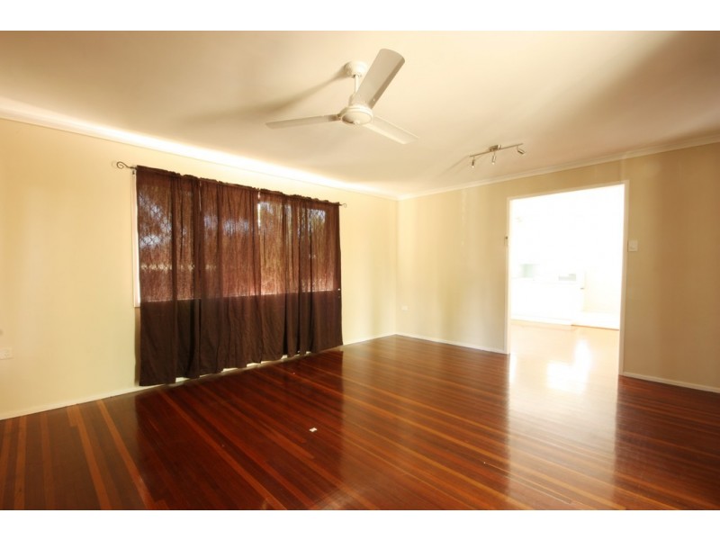 8 Adair Court, Rural View QLD 4740