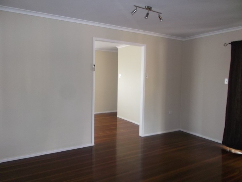 8 Adair Court, Rural View QLD 4740
