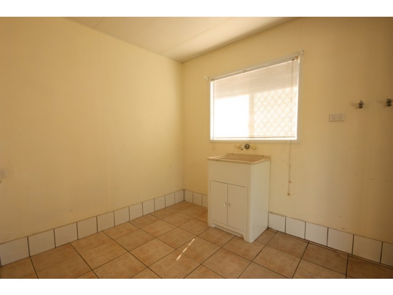 8 Adair Court, Rural View QLD 4740
