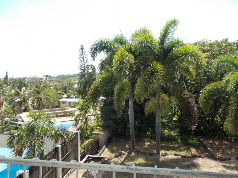 8 Adair Court, Rural View QLD 4740