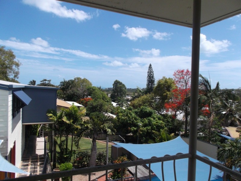 8 Adair Court, Rural View QLD 4740