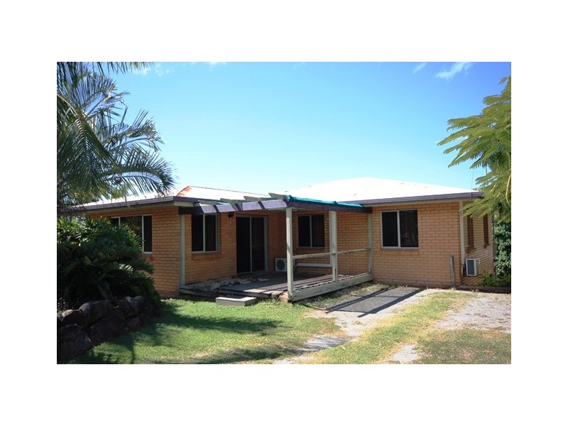 8 Adair Court, Rural View QLD 4740