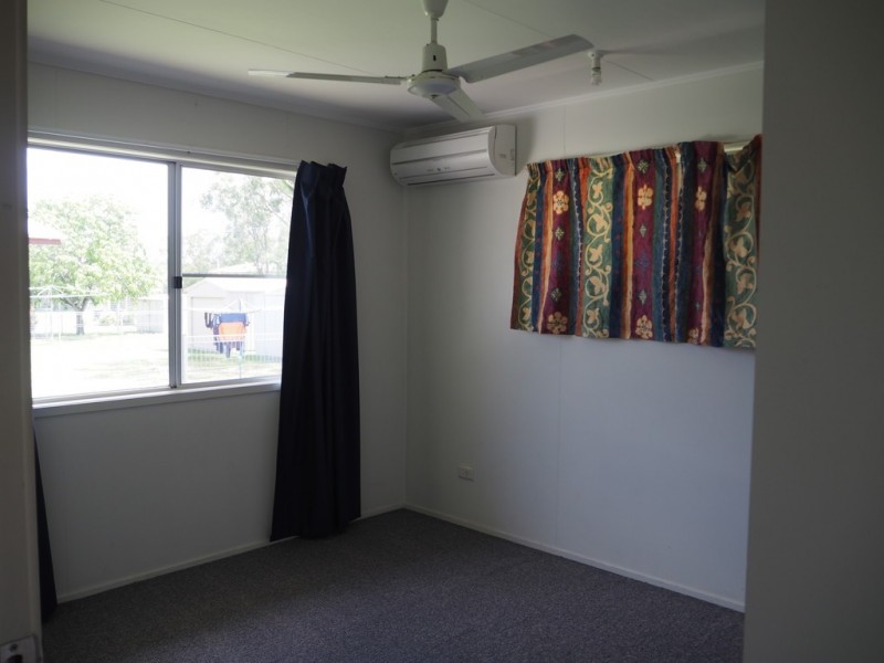 8 Phillips St, Dysart QLD 4745