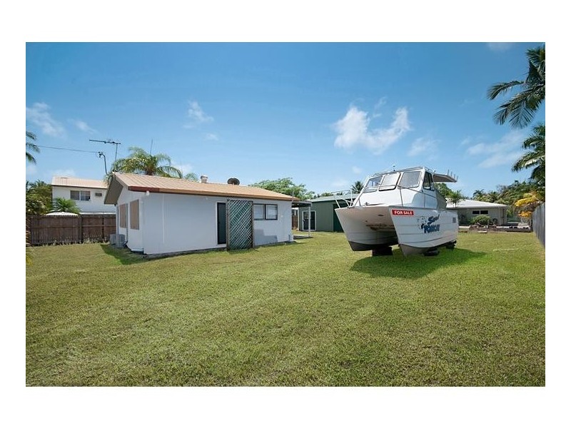 17 Pacific Drive, Blacks Beach QLD 4740