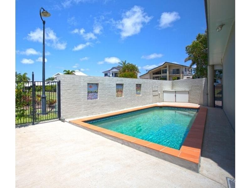 9/11 Pansy Wood Court, Mount Pleasant QLD 4740