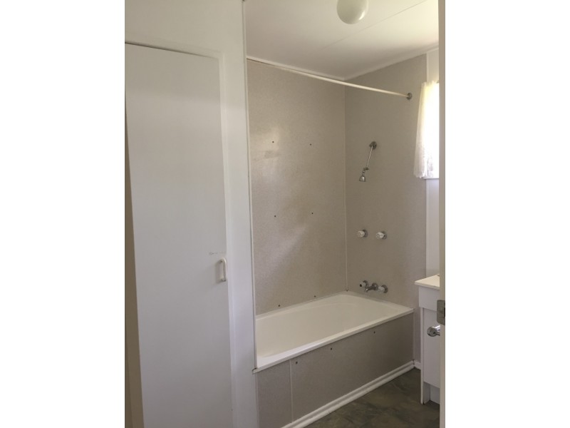 39 Flinders Dr, Moranbah QLD 4744