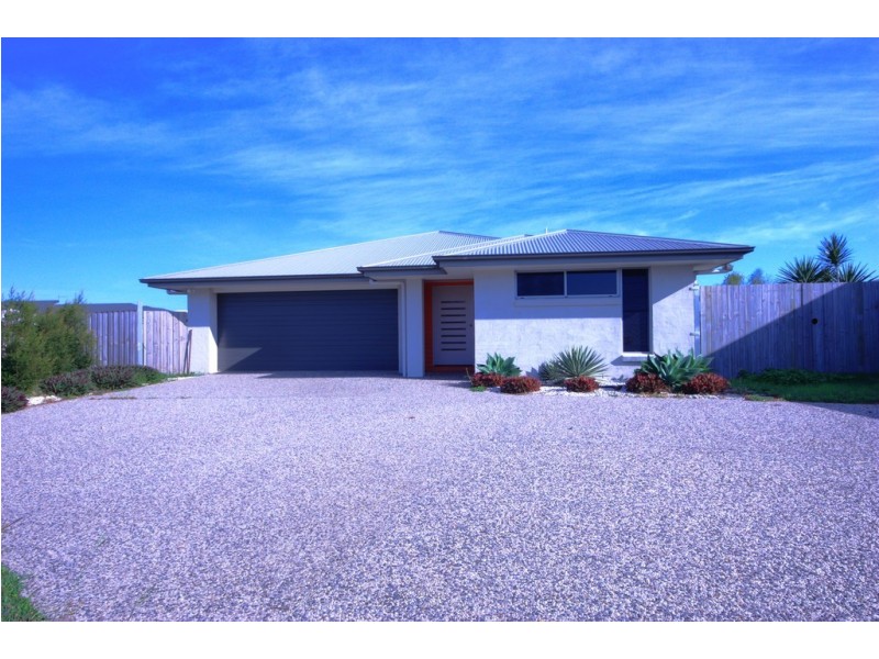 2 Phoenix Crescent, Rural View QLD 4740