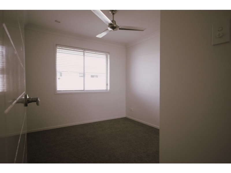 2 Phoenix Crescent, Rural View QLD 4740