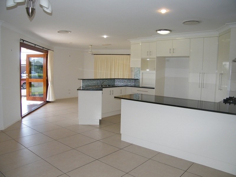 9 Dominique Drive, Glenella QLD 4740