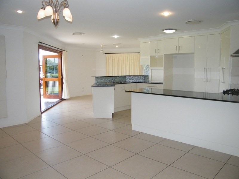 9 Dominique Drive, Glenella QLD 4740
