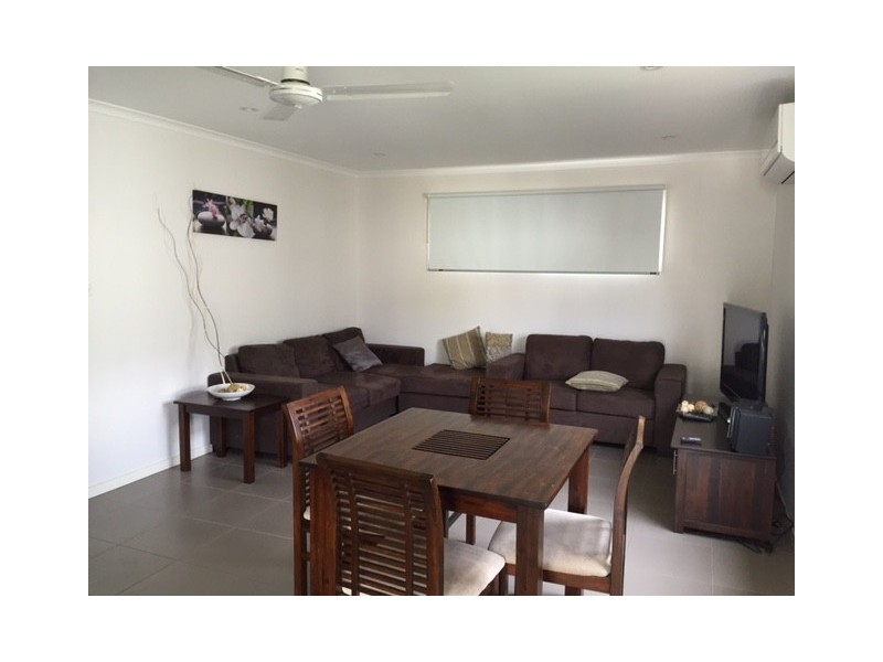 Unit 4, 5 Atkinson St, Middlemount QLD 4746