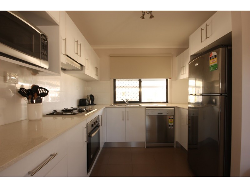 Unit 4, 5 Atkinson St, Middlemount QLD 4746